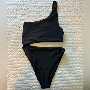 Skatie Black One-Shoulder Swimsuit